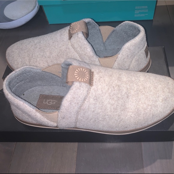 Men’s Uggs - (M Hanz) lightly worn; unique - Picture 4 of 4